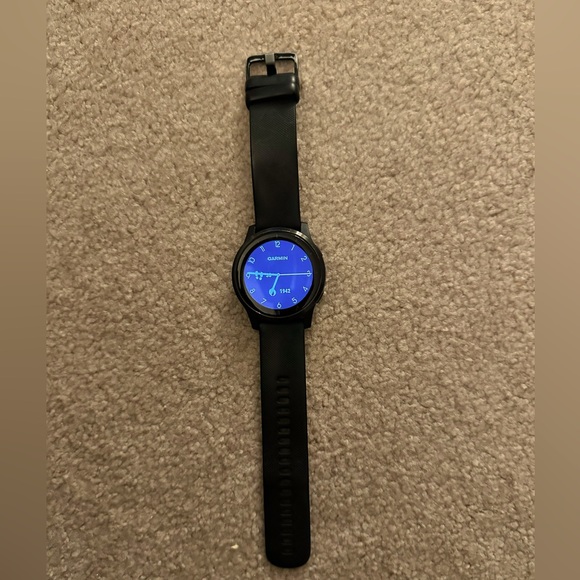 Garmin vivoactive 4 
Used but in good shape - Picture 1 of 2